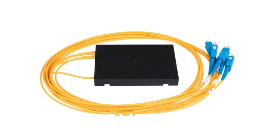 Сплиттер планарный NIKOMAX 1x4, одномодовый 9/125мкм, стандарта G657.A1, SC/UPC, стандартный корпус, с равным коэффициентом деления, 2 мм