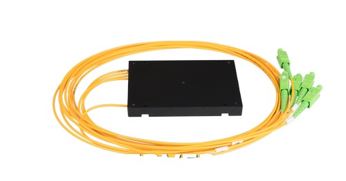 Сплиттер планарный NIKOMAX 1x4, одномодовый 9/125мкм, стандарта G657.A1, SC/APC, стандартный корпус, с равным коэффициентом деления, 2 мм